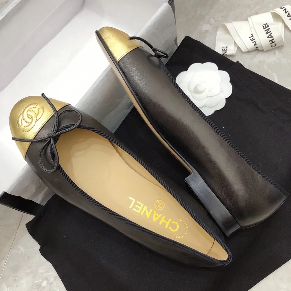 👟👟Ex-factory price 440👟👟 Chanel has been upgrading Chanel shoes ~ 2021ss top version HK overseas purchasing original cut at 1:1 Chanel Chanel Eternal Classic Bow Round Toe Ballet Shoes There are not many good quality, truly no pressure to enter and exit the counter. Regardless of the last type, leather material selection, and manufacturing process, they are all genuine craftsmanship and very sophisticated. ◾️Fabric: Mixed sheepskin imported from Italy ◾️Lining: Imported sheepskin (sweat-absorbent and soft) ◾️Sole: Italian special A-grade genuine leather sole (not ordinary thin sole in the market) ◾️Size: 35-39 [34 40 41 42 43 customization is not returnable]